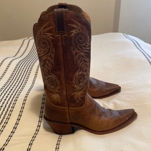 Leather Justin cowboy boots. Womens 10.